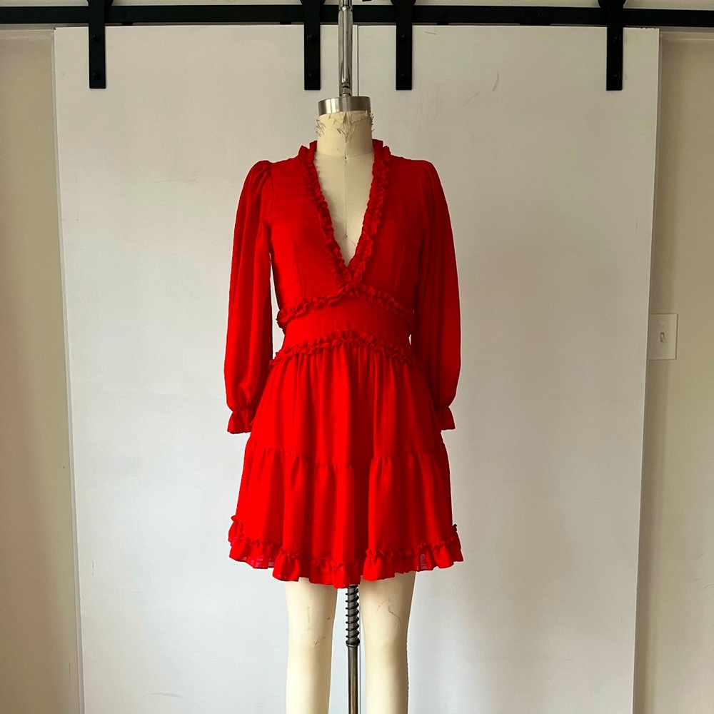 ETIQUETTE BOUTIQUE • RED COCKTAIL DRESS W/ OPEN BACK • SIZE SMALL